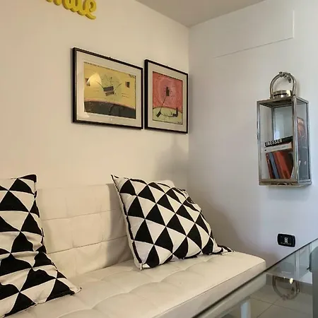 Azzurra Flat Center * Bari