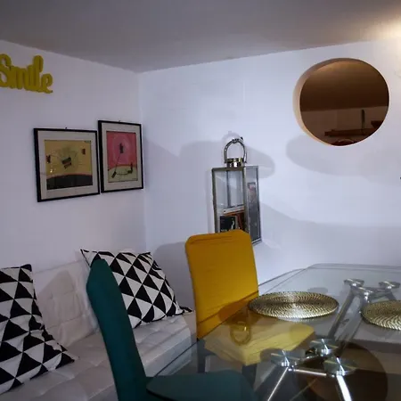 Azzurra Flat Center باري